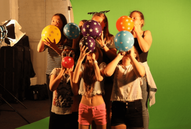 Young_Film_Academy_Parties_PopStar-Green-Screen-Party_4-800x600